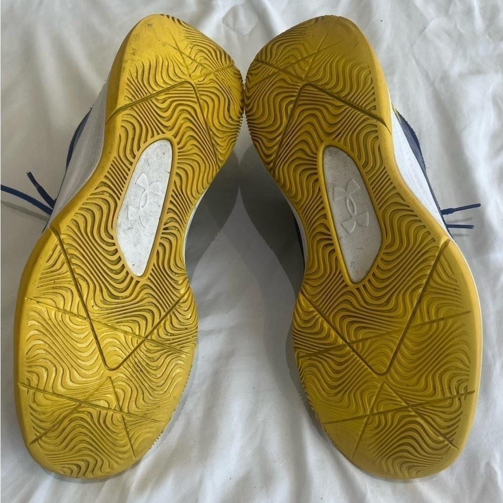 Curry Under Armour Mids Basketball Shoes - Picture 7 of 9
